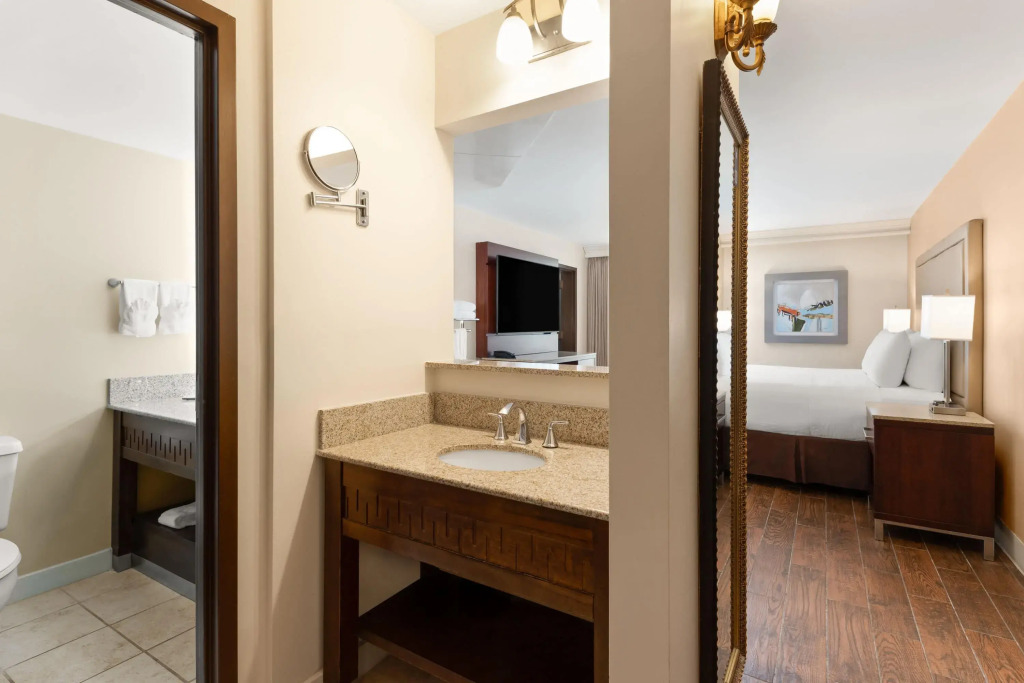 Wyndham Riverfront Hotel