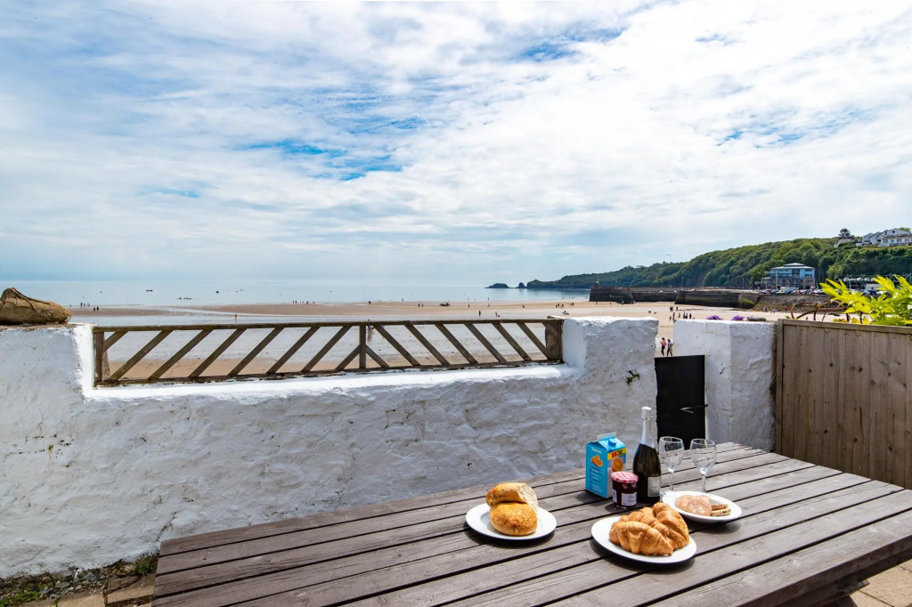 Kilmore - Beach Front House, Direct Beach Access, Spectacular Sea Views