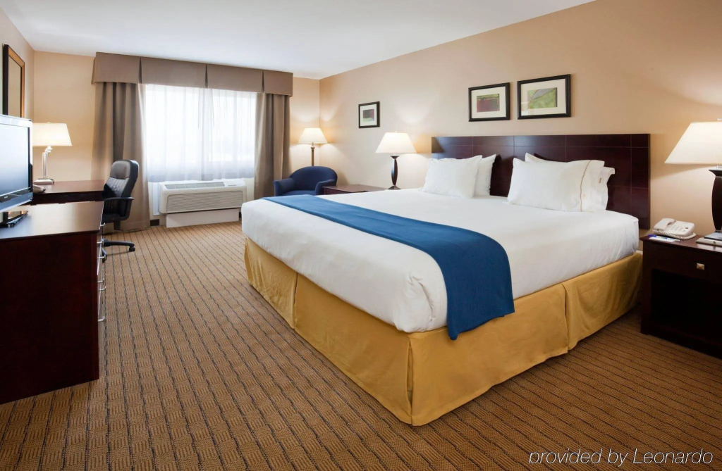 Holiday Inn Express Devils Lake by IHG