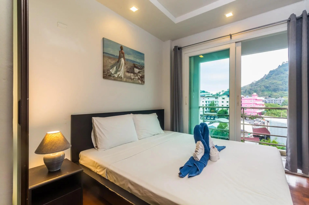 HLC501 - Patong apartment  for 4, market and beach