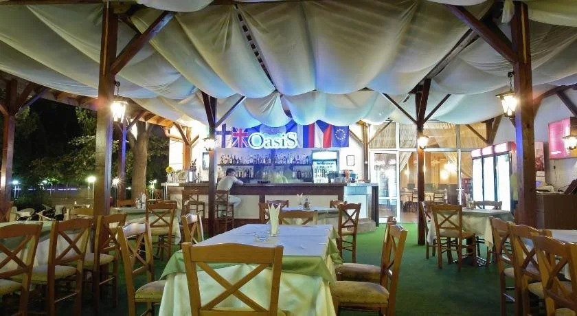 Oasis Park Hotel