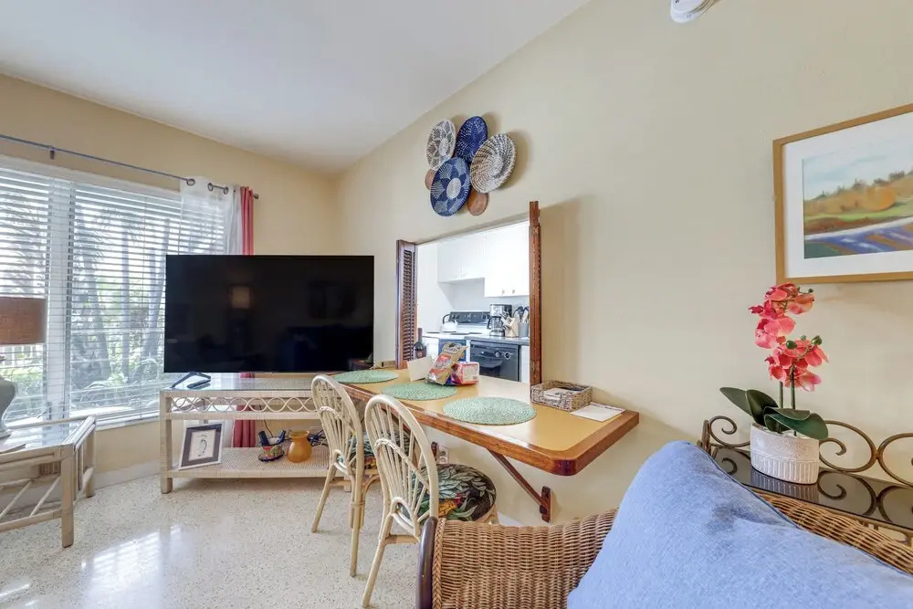 Ft Lauderdale Apt w/ Pool - 1 Mi to Beach Access!