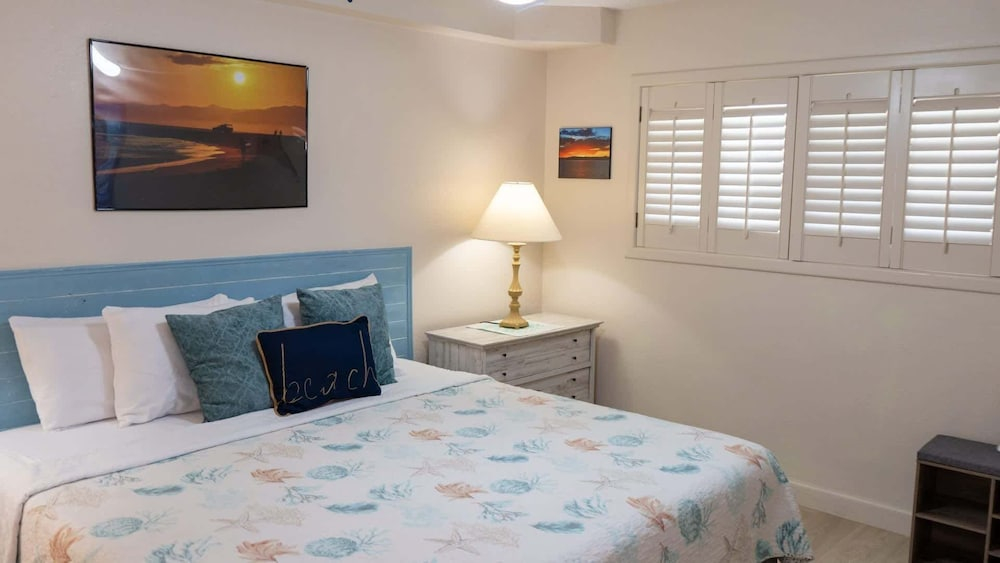 Peaceful, Big Patio, Pool, Near Beach 2 Bedroom Apts