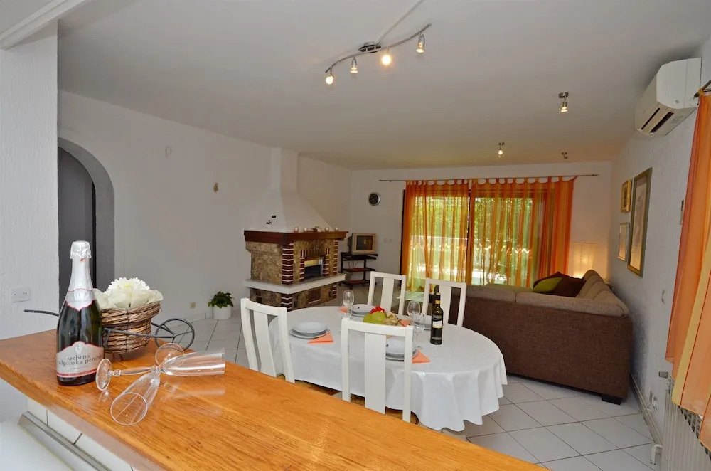 Apartment Tonkica Flower Garden