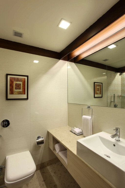 Mahagun Sarovar Portico Suites