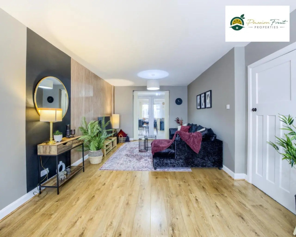 3 Bedroom House By Passionfruitproperties Near Coventry & Warwickshire Hospital With Free Wi-fi, driveway & Garden, DSC