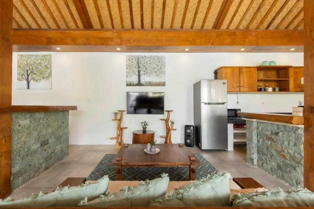 Elvano villa in heart of seminyak and near beach