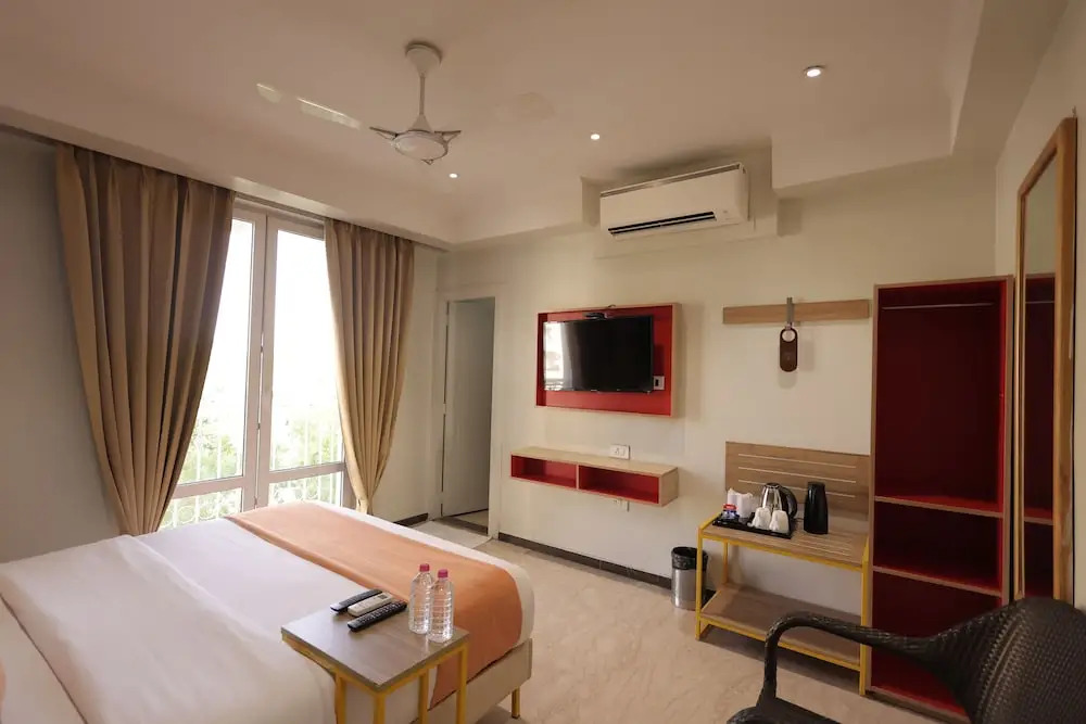 Phoenix Unmatched Comfort - Hotel Near Fateh Sagar Lake Udaipur