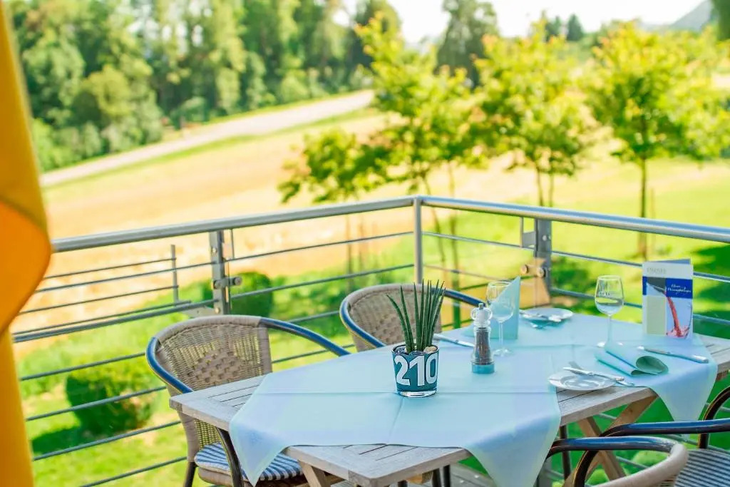 Stausee-Hotel