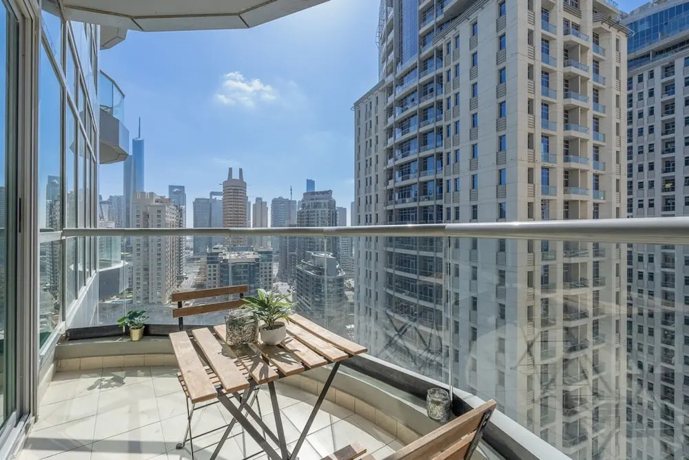 Refined 1BR Retreat in The Point Tower - Marina