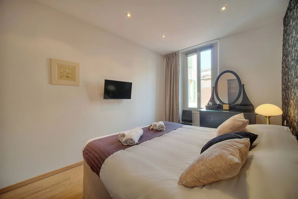 3 pi ces Avec Balcon vue sur le Vieux Port A2b022