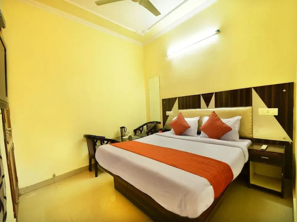 OYO 8073 Grand Residency