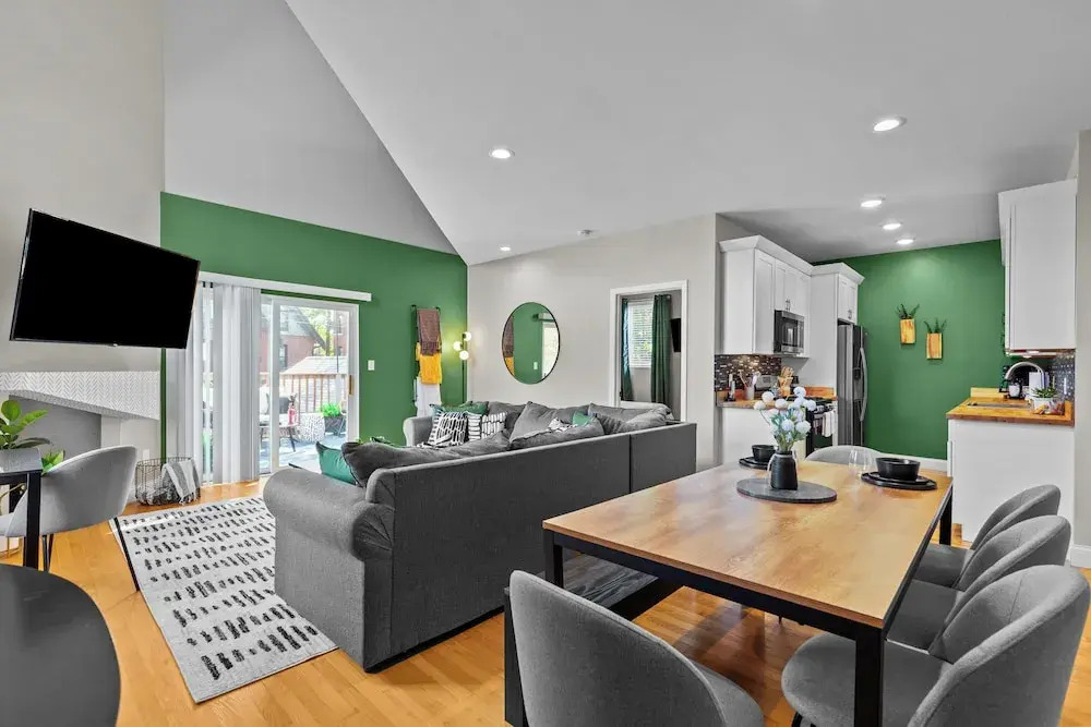 4700 West End Whimsy