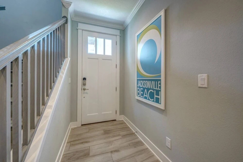 Sun-splashed Luxe Townhome - Walk to the Sand