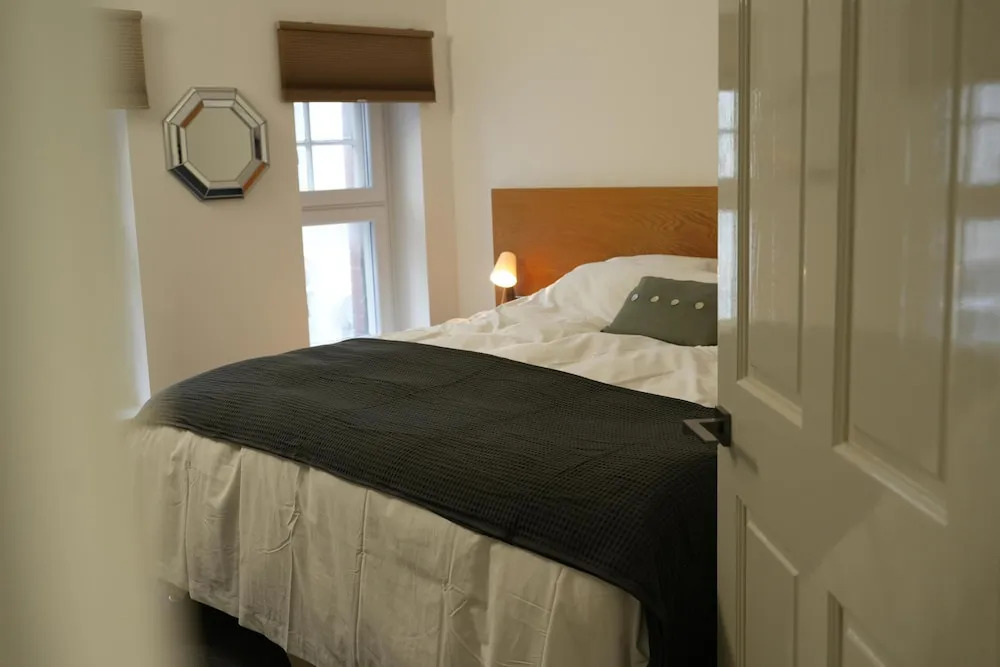 Charming 1-bed & Balcony Flat in Merthyr Tydfil