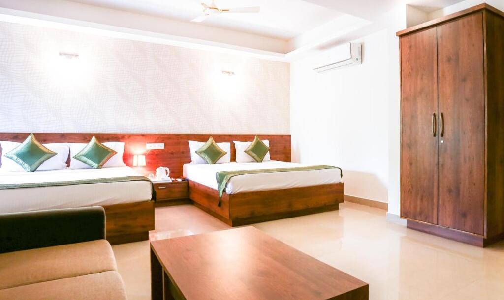 Treebo Comforts Inn, University Road Deralakatte