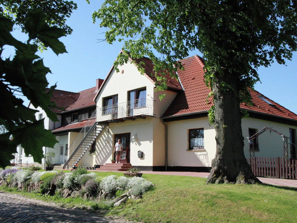 Ferienwohnung mit Terrasse in Kropelin