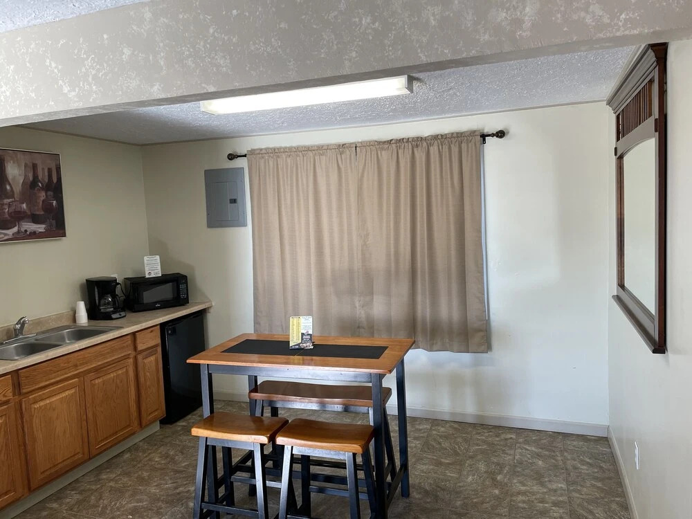 Sage N Sand Motel