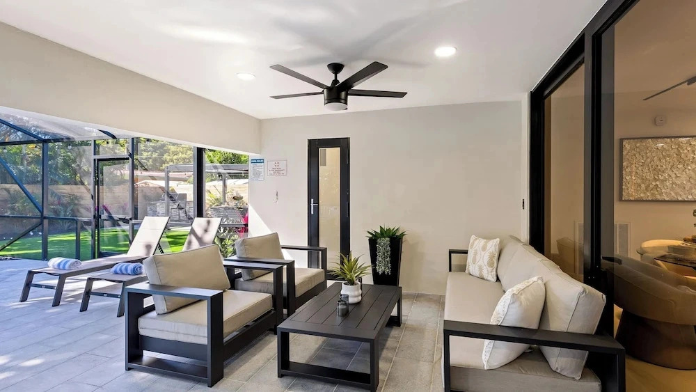 Soleil Oasis by Avantstay Screened Pool + Outdoor Lounge + Firepit Near the Beach
