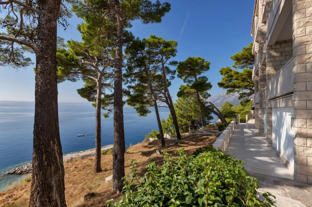 Anka - Amazing Location - SA6