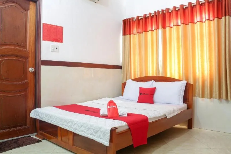 Reddoorz Plus Near Binh Tay Market