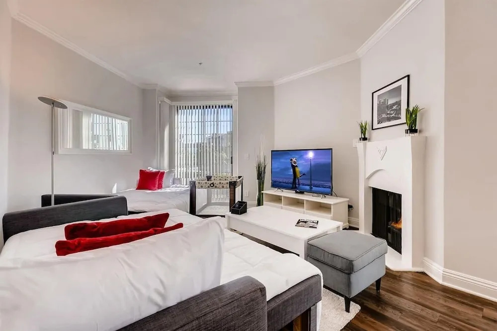 Gorgeous Beverly Hills/Weho - 2BR/Bath - 2 Free Parking Spots! (BW-1)