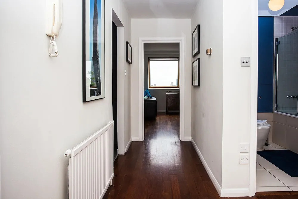 Spacious Top-Floor Flat With Stunning Roof Terrace