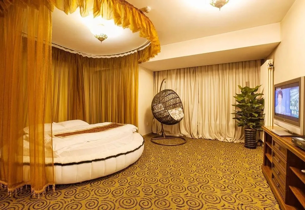 Shiyu Round-bed Theme Service Apartment