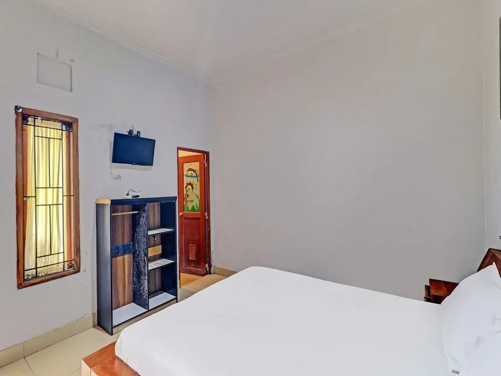 OYO 92203 Tata Guest House