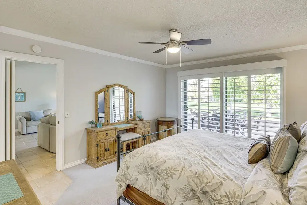 Golf & Swim: Country Club Condo in Palm Desert