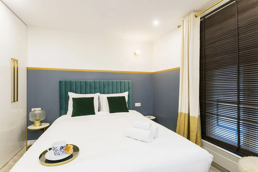 Les Halles - Louvre Private Apartment