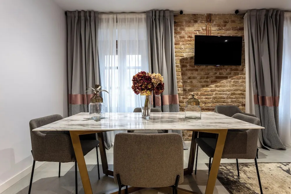 BiBo Suites Plaza Nueva