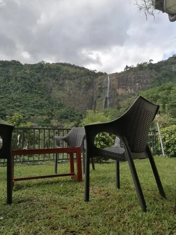 diyaluma falls inn