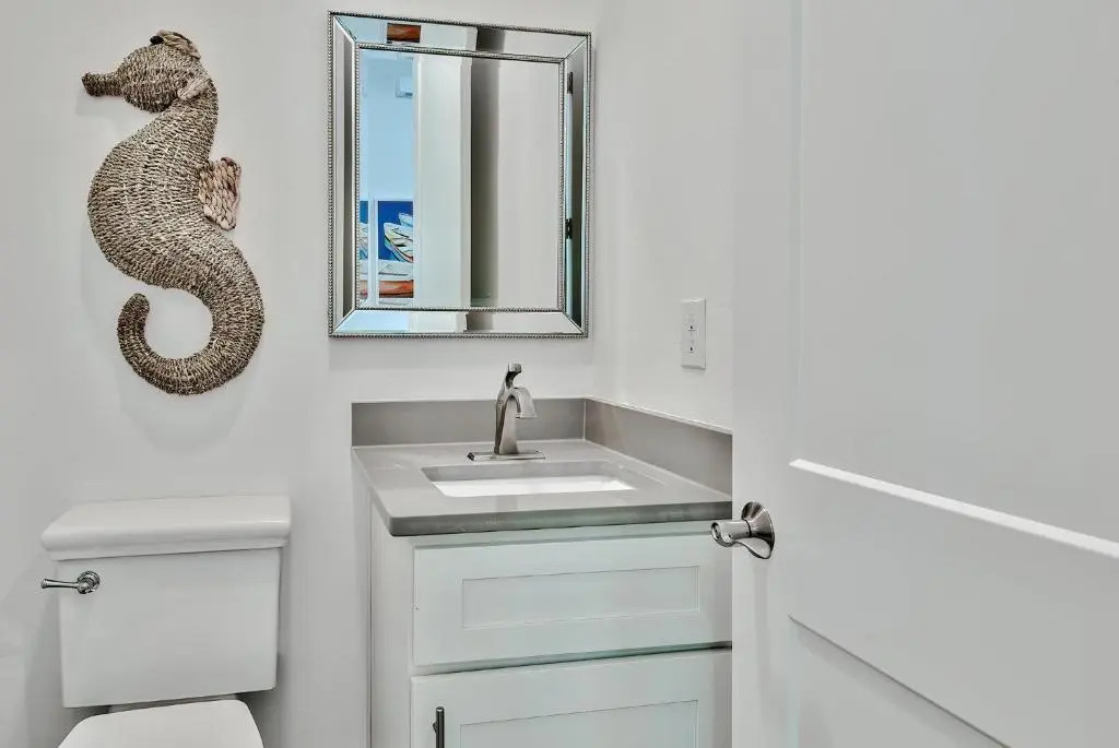 Private Pool-Grill! Walk to Beach-Restaurants - 2 Master Bedrooms!