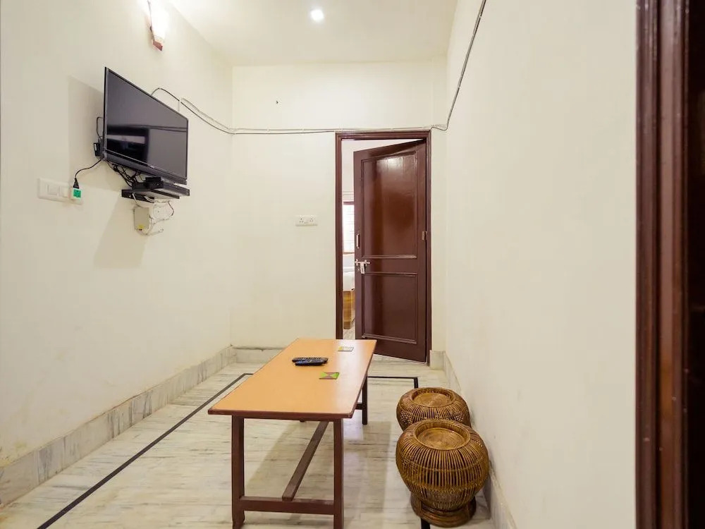 OYO 14074 Home Serene 2BHK Barlowganj