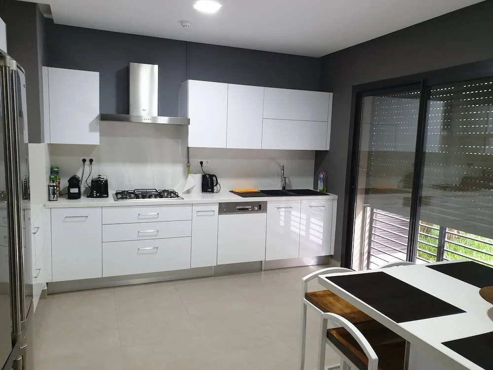 Elegant and Modern Villa V 04