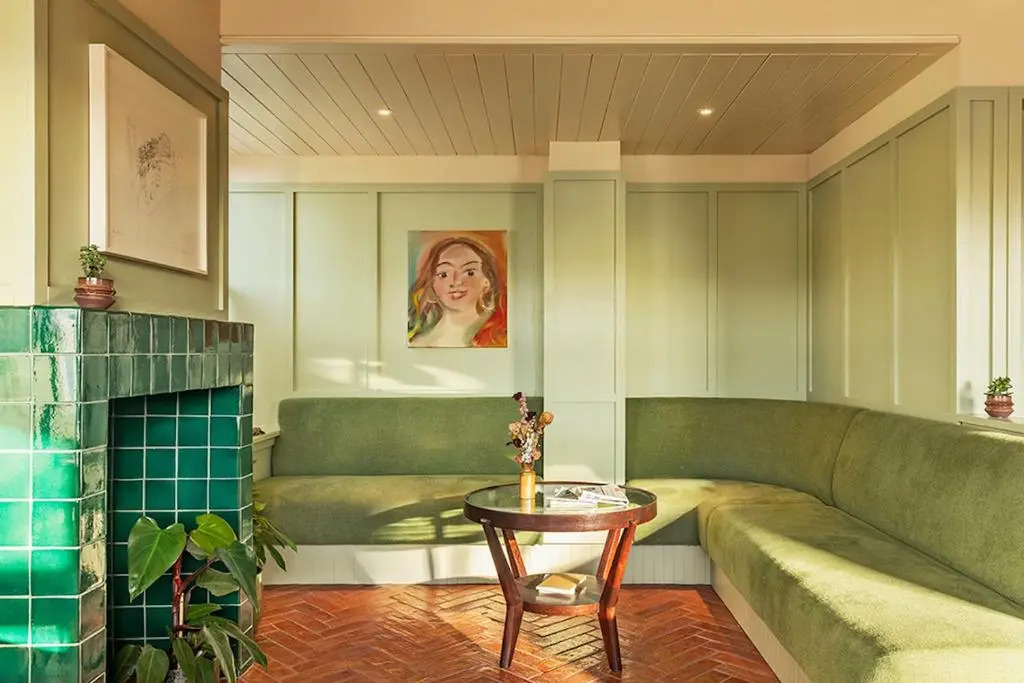 Fort Road Hotel