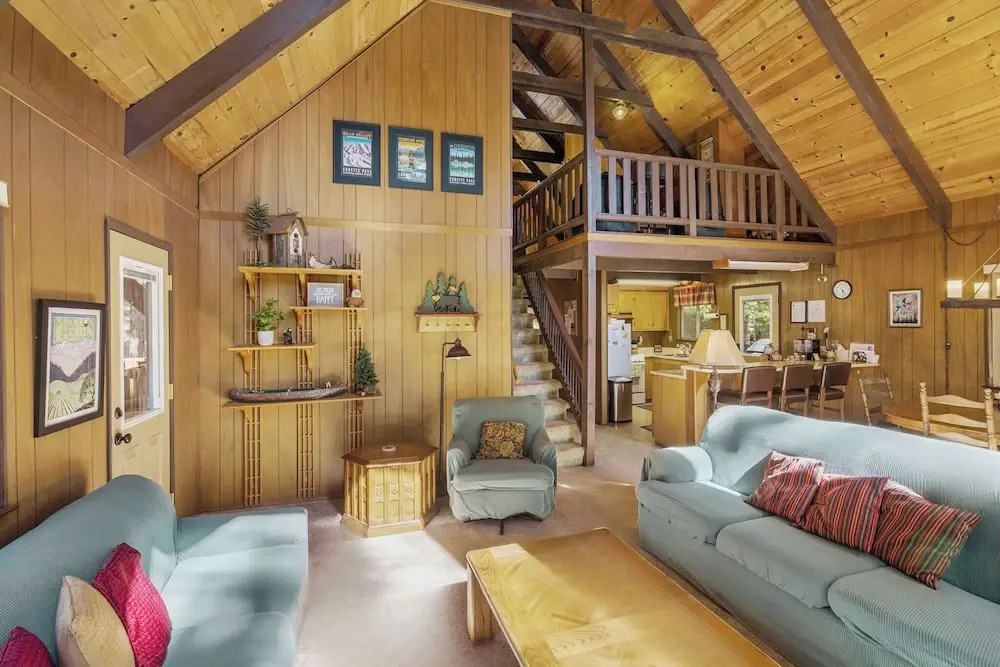 Walk to Fly-in Lake: Blue Lake Springs Cabin!