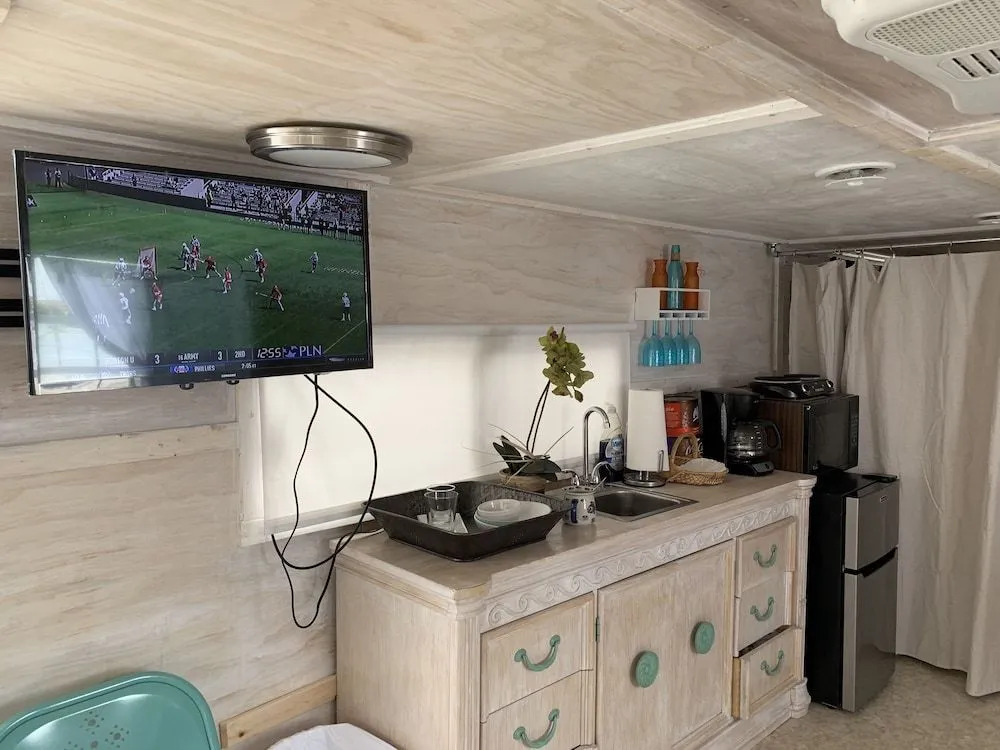 Harbor Houseboat