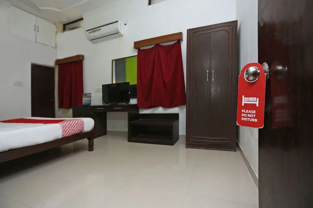 OYO 2877 Hotel Narayana Palace