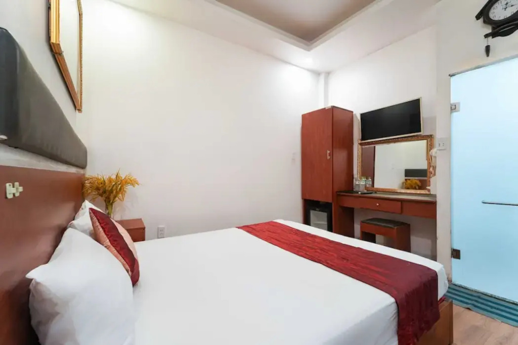 Collection O Eva Hotel District 8 Near Ben Thanh Market