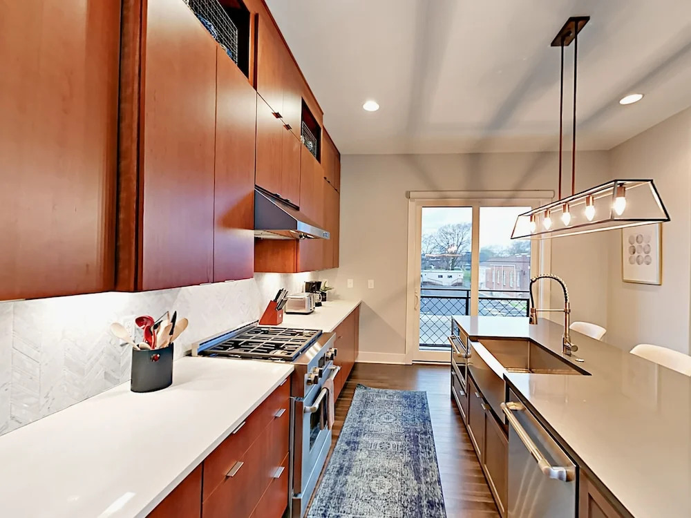 Summit Ave Townhouse 3 Bedrooms 3.5 Bathrooms Townhouse