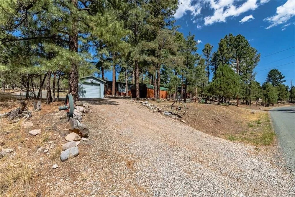 Wild Horse Retreat - Two Bedroom Cabin with Hot Tub