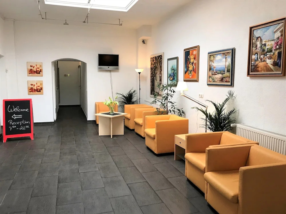 SMARTY Airport Cologne Hotel - KONTAKTLOSER SELF CHECK-IN