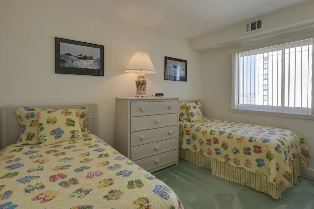Capri 1710 - 2 Br Condo