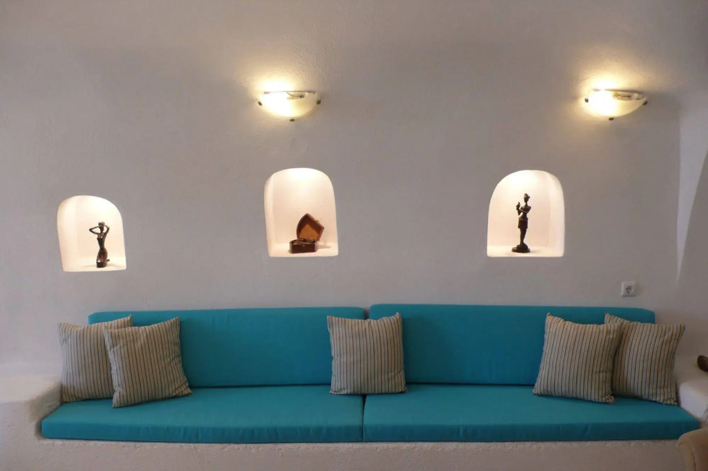 Iridanos Cave House