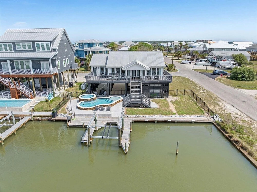Pier Pressure - 301 Port Royal St 3 Bedroom Home