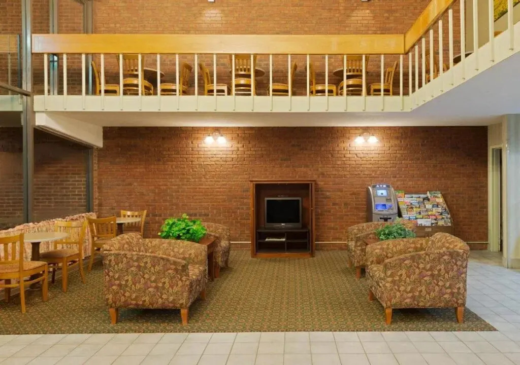 Travelodge Six Flags / Gray Summit