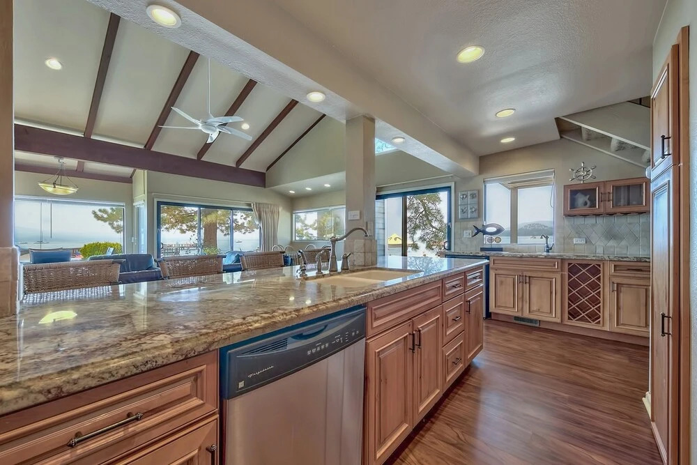 619 Lakefront