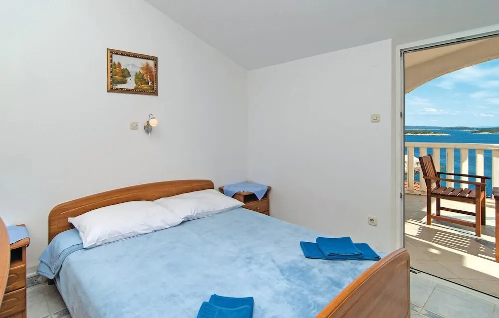 Holiday Home Bok